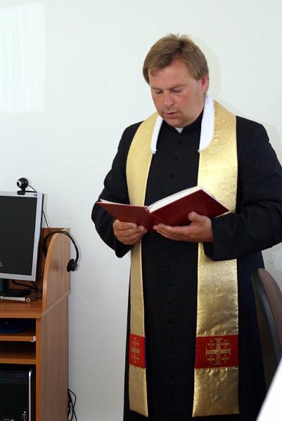 dsc07825.jpg - Centrum poświęcił ks. Jacek Majkowski - Proboszcz Parafii w Dylewie - 19 czerwca 2008 r.