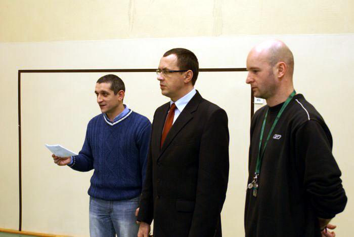 dsc05111.jpg - Od lewej: Mirosław Boroń - dyrektor GOKSiR, Wójt Dariusz Łukaszewski, Przemysław Kowalczyk - sędzia