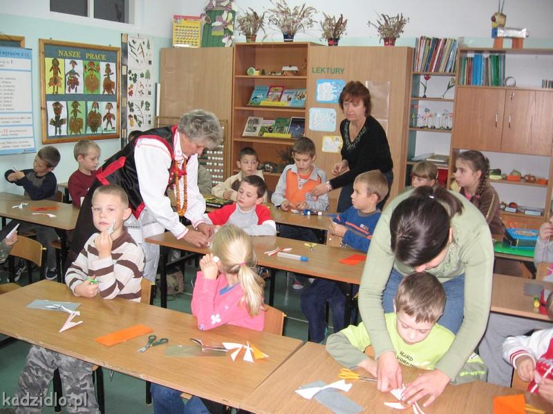 img_1544.jpg - Zajęcia regionalne w Szkole Podstawowej w Glebie - 27 października 2008 r.