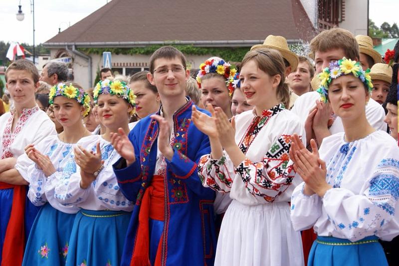 dsc06688.jpg - W oczekiwaniu na przybycie Pary Młodej - Zespół Ukraińskiego Tańca Ludowego "Witrohon" - Biały Bór