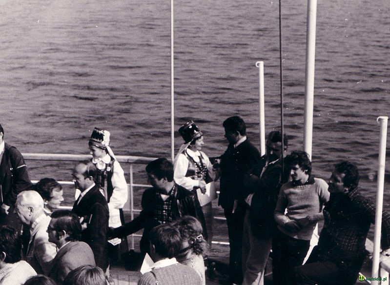 dar_mlodziezy.jpg - Uczniowie i nauczyciele na pokładzie "Daru Młodzieży" w trakcie 1 rejsu po Bałtyku